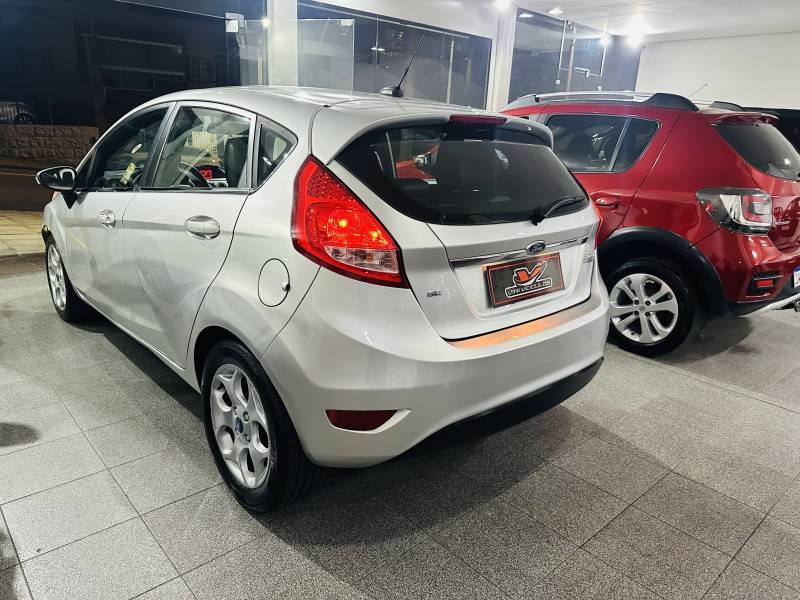 FORD - FIESTA - 2012/2012 - Prata - R$ 41.900,00