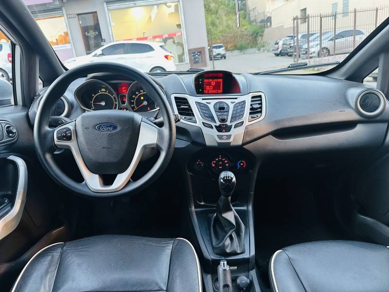 FORD - FIESTA - 2012/2012 - Prata - R$ 41.900,00