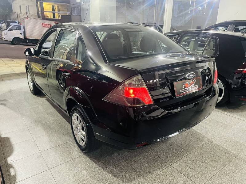 FORD - FIESTA - 2012/2012 - Preta - R$ 33.900,00