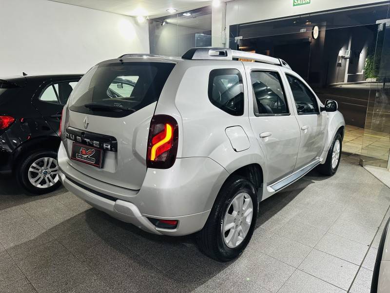 RENAULT - DUSTER - 2016/2016 - Prata - R$ 58.900,00