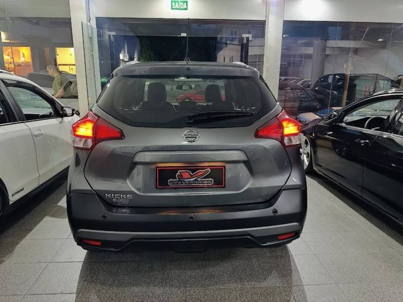 NISSAN - KICKS - 2017/2017 - Cinza - R$ 79.900,00