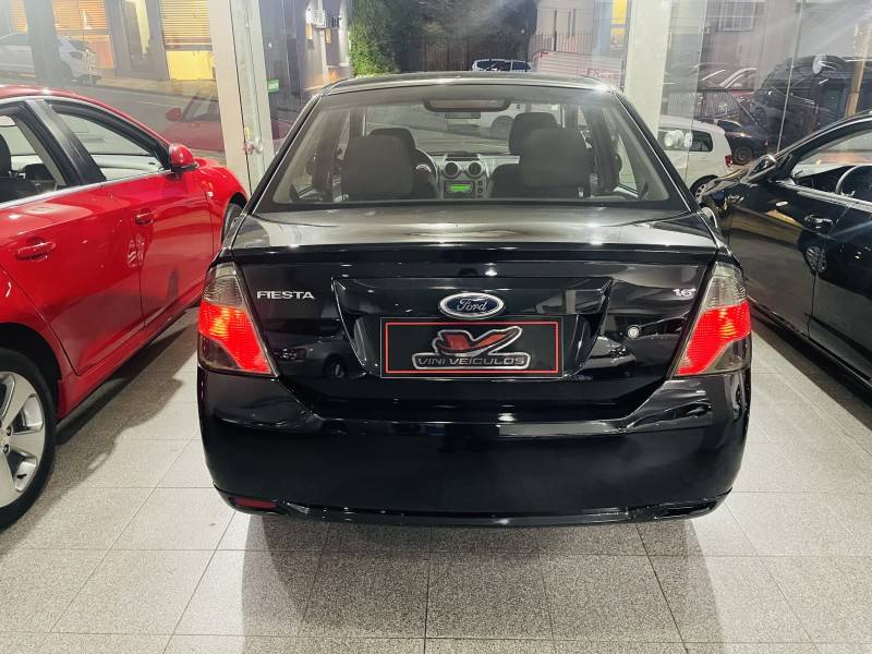 FORD - FIESTA - 2012/2012 - Preta - R$ 33.900,00