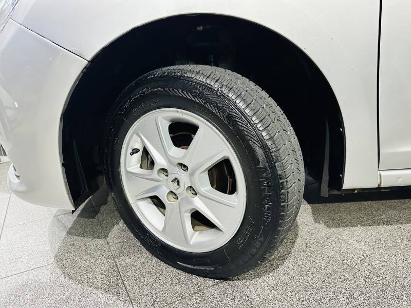 RENAULT - LOGAN - 2014/2014 - Prata - R$ 38.900,00