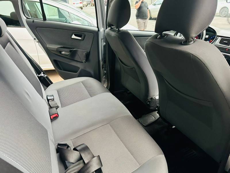 VOLKSWAGEN - FOX - 2010/2010 - Prata - R$ 28.900,00