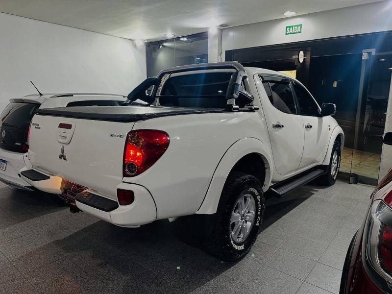 MITSUBISHI - L200 TRITON - 2011/2011 - Branca - R$ 105.900,00