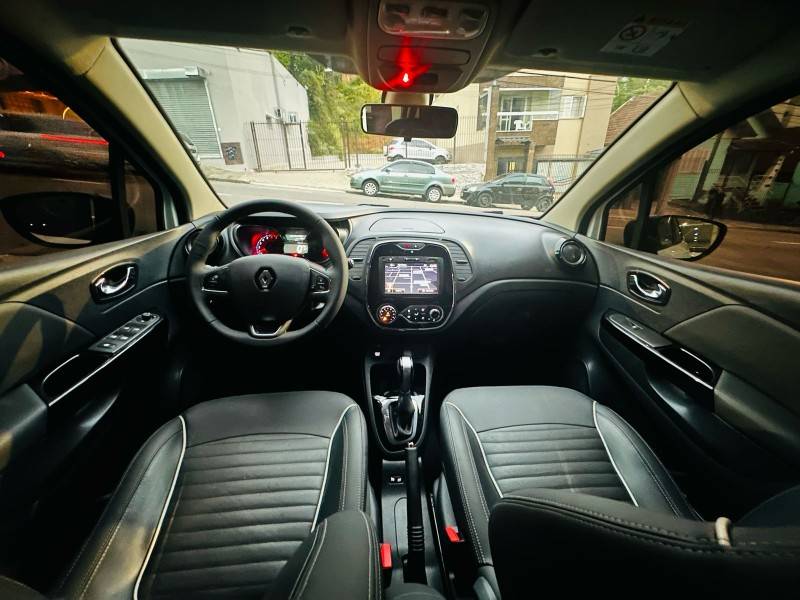 RENAULT - CAPTUR - 2018/2018 - Branca - R$ 74.900,00