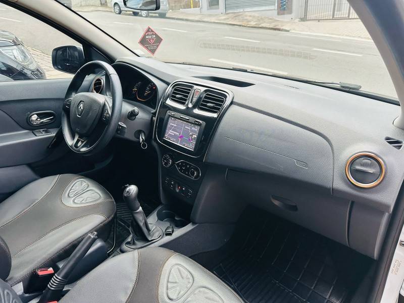 RENAULT - SANDERO - 2019/2019 - Branca - R$ 56.900,00