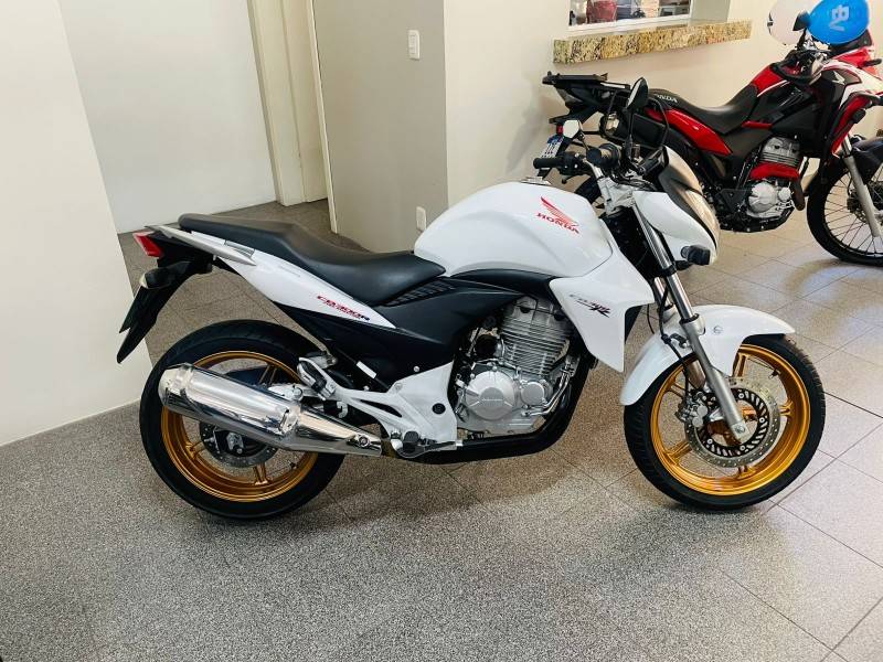 HONDA - CB 300R - 2012/2012 - Branca - R$ 12.900,00