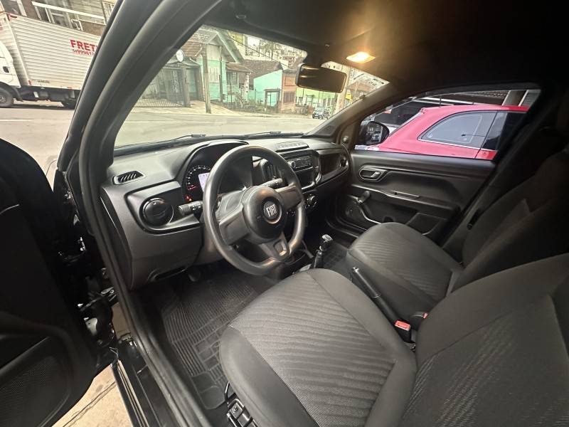 FIAT - STRADA - 2022/2022 - Preta - R$ 64.900,00