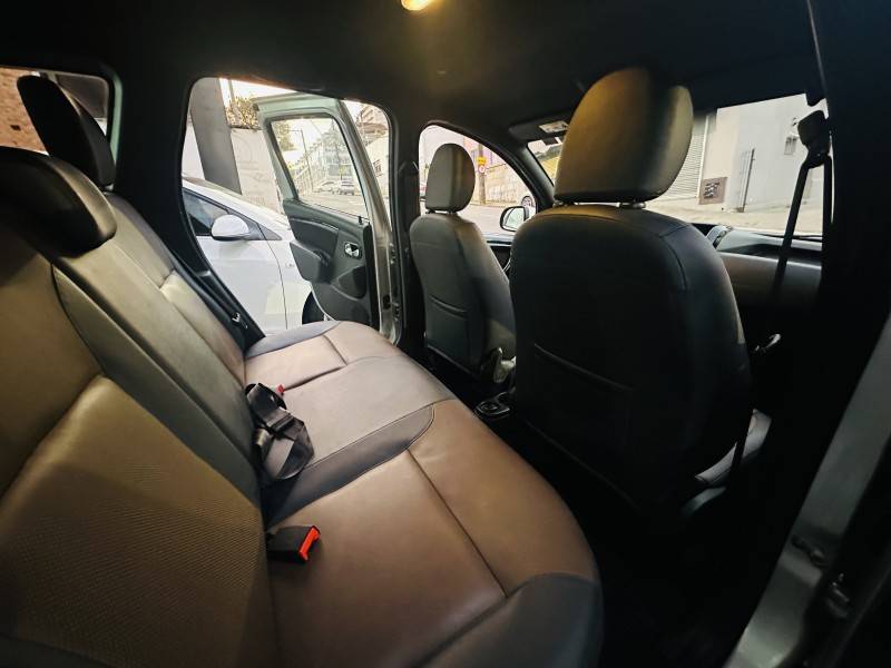 RENAULT - DUSTER - 2016/2016 - Prata - R$ 58.900,00