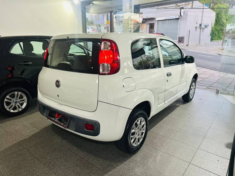 FIAT - UNO - 2014/2014 - Branca - R$ 21.900,00