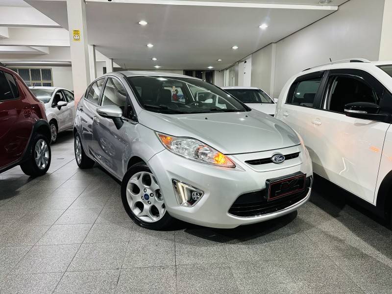 FORD - FIESTA - 2012/2012 - Prata - R$ 41.900,00