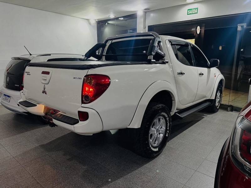 MITSUBISHI - L200 TRITON - 2011/2011 - Branca - R$ 105.900,00