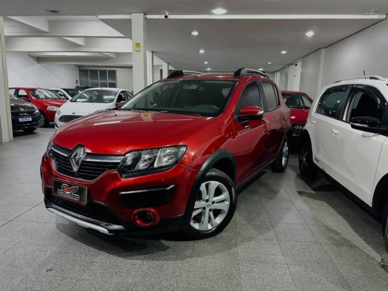 RENAULT - SANDERO - 2015/2015 - Vermelha - R$ 45.900,00