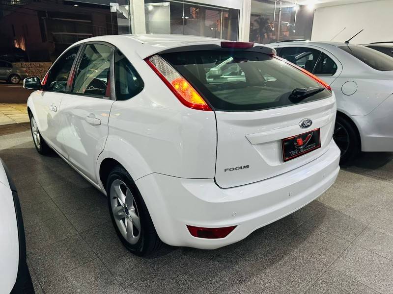 FORD - FOCUS - 2012/2012 - Branca - R$ 43.900,00