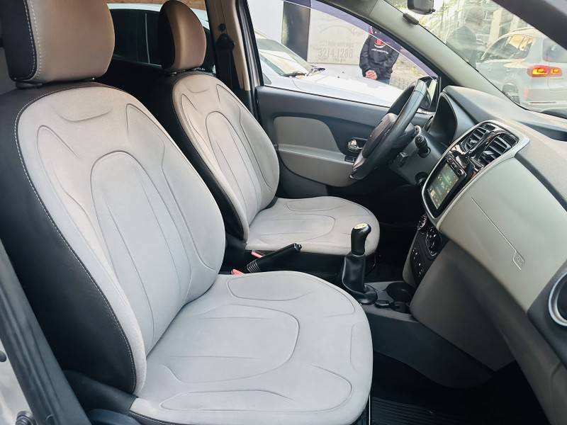 RENAULT - LOGAN - 2014/2014 - Prata - R$ 38.900,00