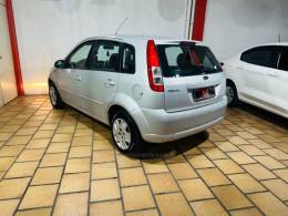 FORD - FIESTA - 2010/2010 - Prata - R$ 28.900,00