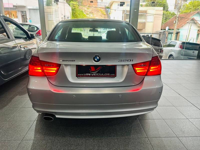 BMW - 320I - 2010/2010 - Prata - R$ 58.900,00