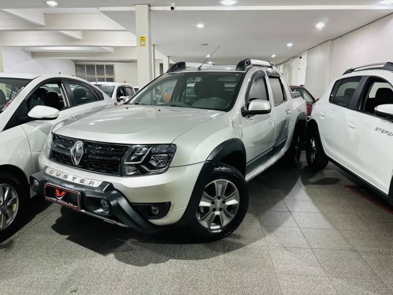 RENAULT - DUSTER OROCH - 2016/2016 - Prata - R$ 72.900,00