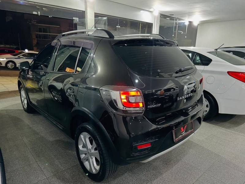RENAULT - SANDERO - 2015/2015 - Preta - R$ 44.900,00