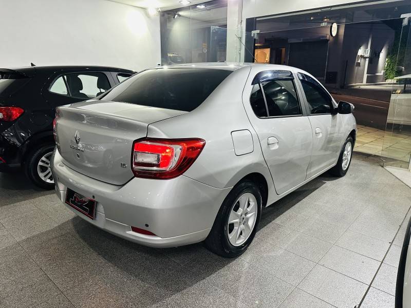 RENAULT - LOGAN - 2014/2014 - Prata - R$ 38.900,00