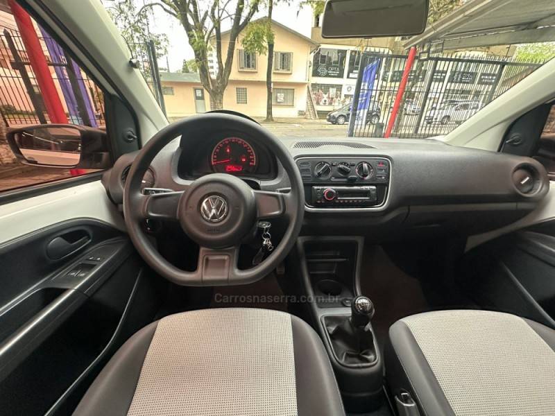 VOLKSWAGEN - UP - 2017/2017 - Branca - R$ 44.900,00