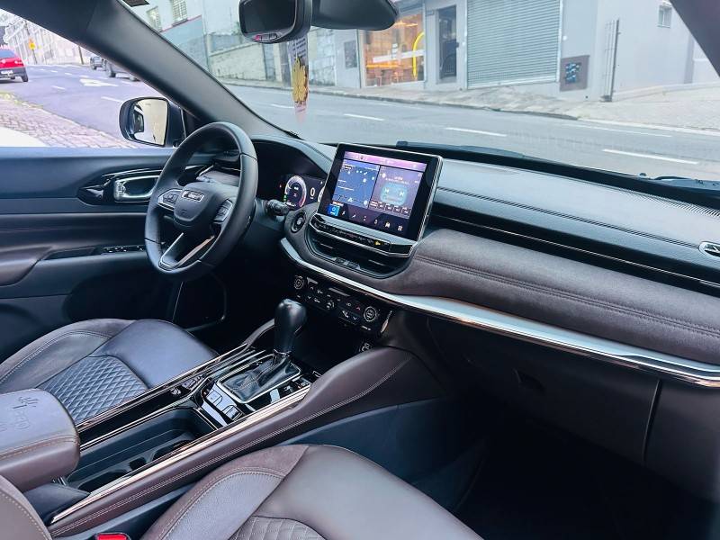 JEEP - COMMANDER - 2023/2023 - Branca - R$ 184.900,00