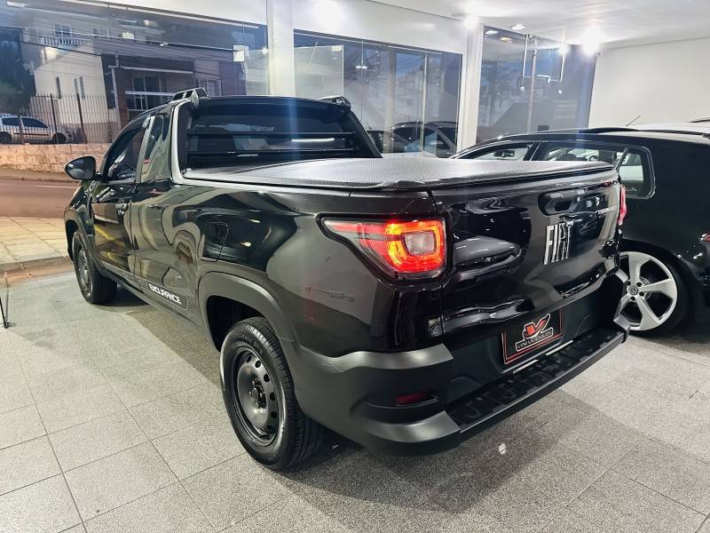 FIAT - STRADA - 2022/2022 - Preta - R$ 64.900,00