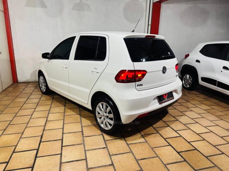 VOLKSWAGEN - FOX - 2016/2016 - Branca - R$ 49.900,00