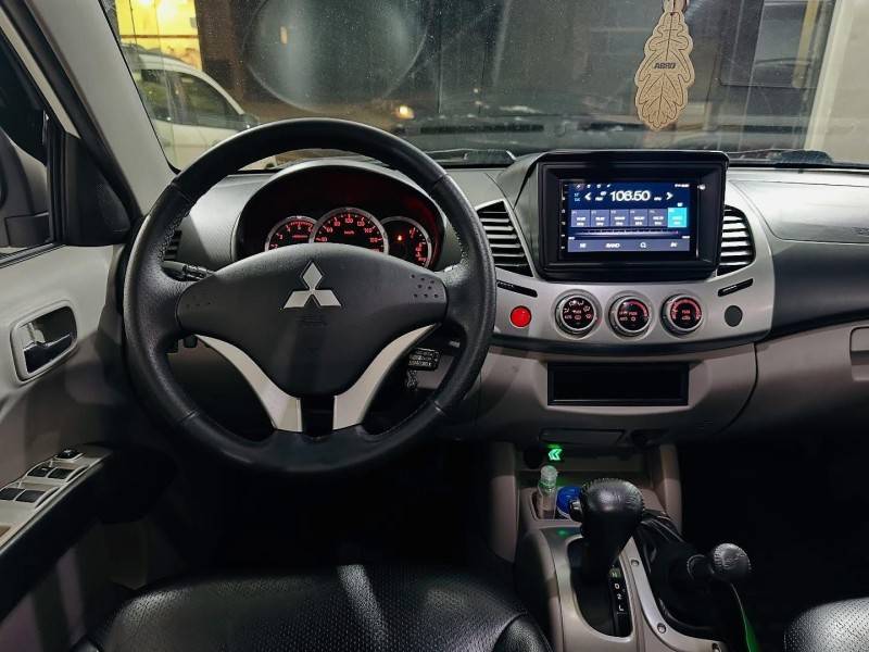 MITSUBISHI - L200 TRITON - 2011/2011 - Branca - R$ 105.900,00