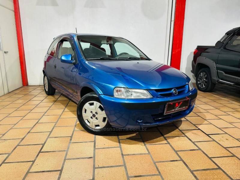 CHEVROLET - CELTA - 2001/2001 - Azul - R$ 15.900,00