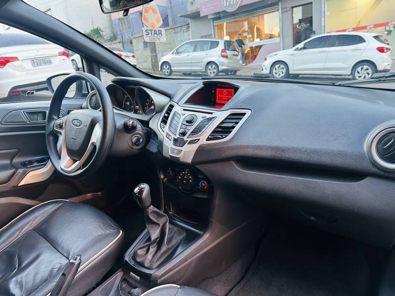 FORD - FIESTA - 2012/2012 - Prata - R$ 41.900,00