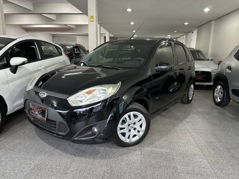 FORD - FIESTA - 2014/2014 - Preta - R$ 32.900,00