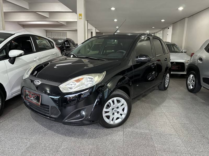FORD - FIESTA - 2014/2014 - Preta - R$ 32.900,00