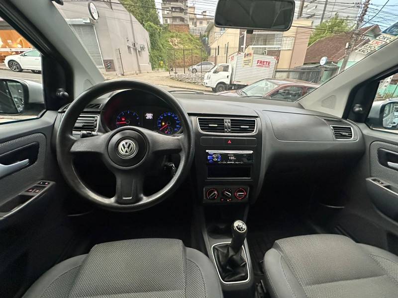 VOLKSWAGEN - FOX - 2010/2010 - Prata - R$ 28.900,00