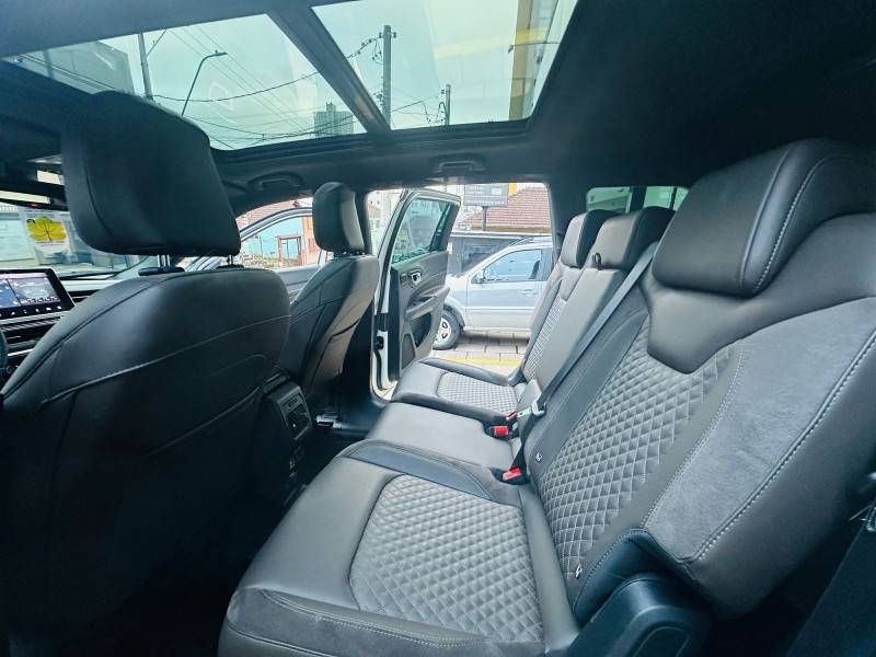 JEEP - COMMANDER - 2023/2023 - Branca - R$ 184.900,00