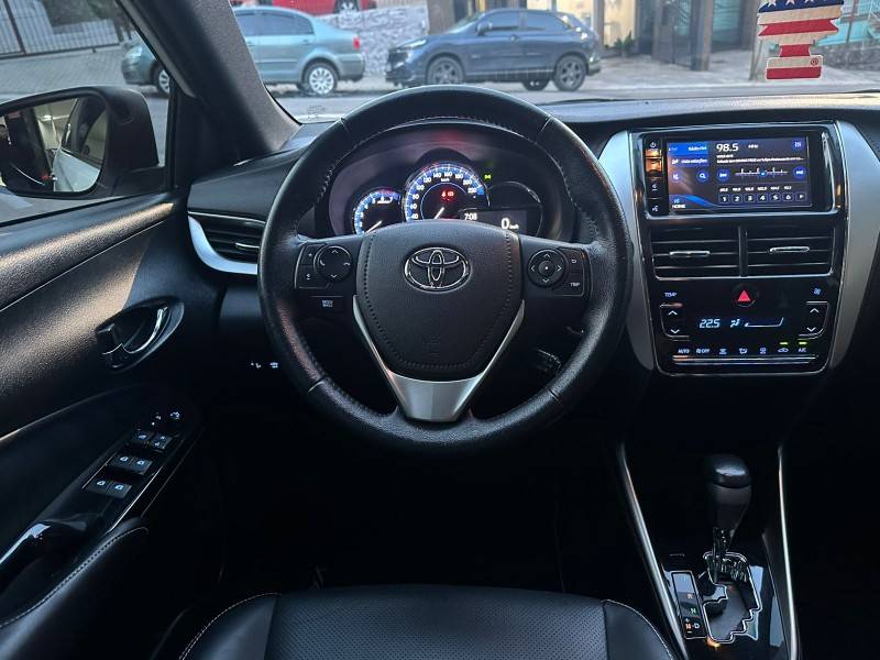 TOYOTA - YARIS - 2019/2019 - Prata - R$ 84.900,00