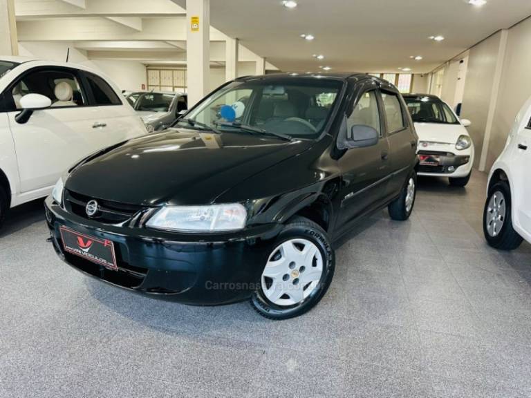 CHEVROLET - CELTA - 2004/2004 - Prata - R$ 17.900,00