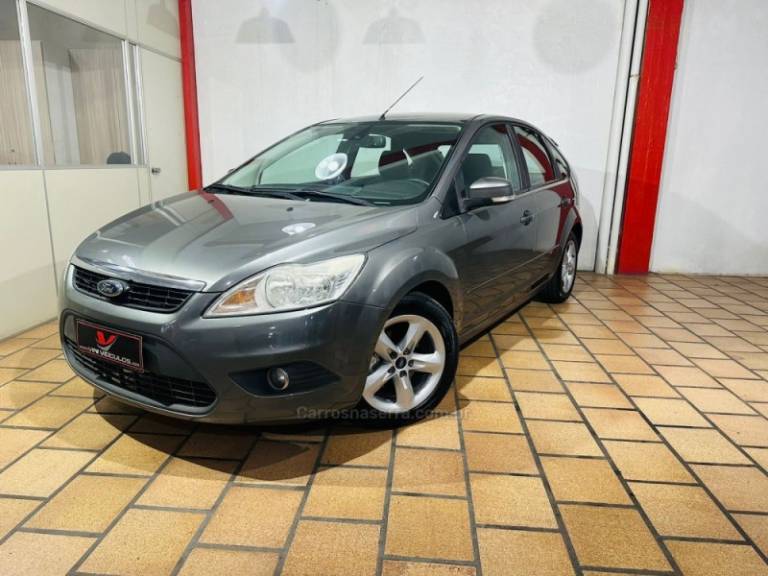 FORD - FOCUS - 2013/2013 - Cinza - R$ 45.900,00