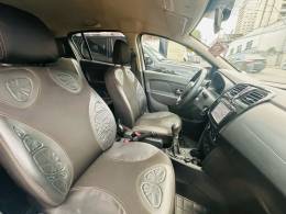 RENAULT - SANDERO - 2019/2019 - Branca - R$ 56.900,00
