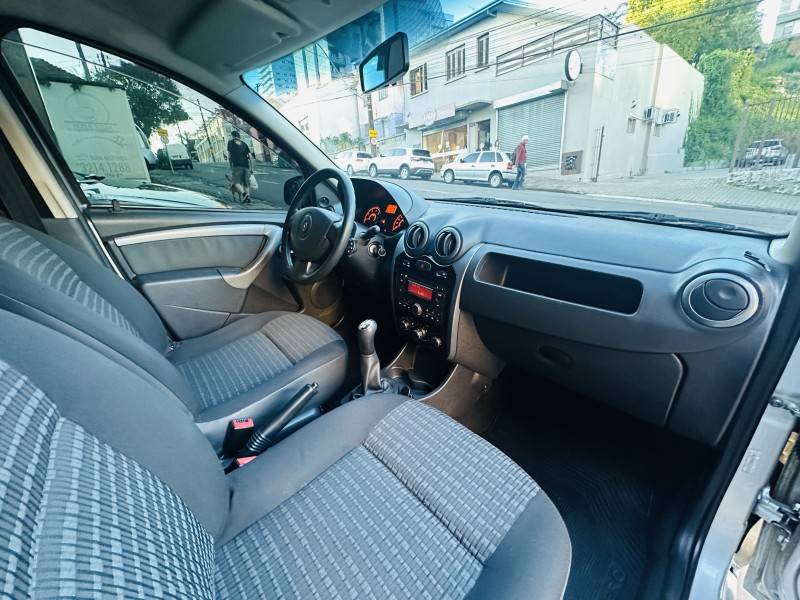 RENAULT - SANDERO - 2012/2012 - Prata - R$ 32.900,00