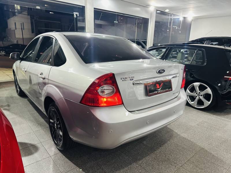 FORD - FOCUS - 2009/2009 - Prata - R$ 39.900,00