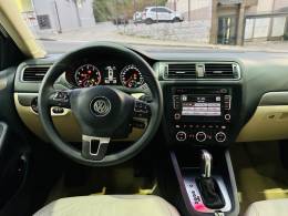 VOLKSWAGEN - JETTA - 2013/2013 - Branca - R$ 73.900,00