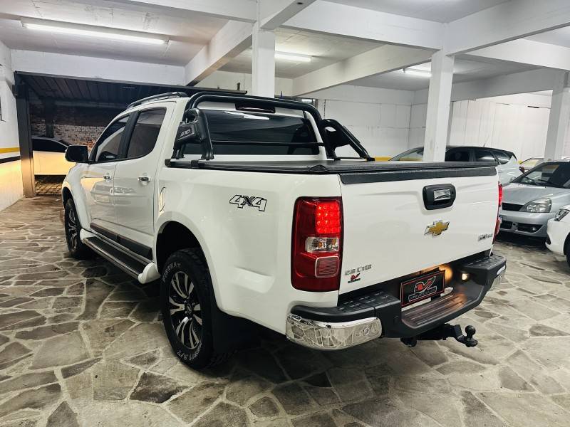 CHEVROLET - S10 - 2017/2017 - Branca - R$ 147.900,00