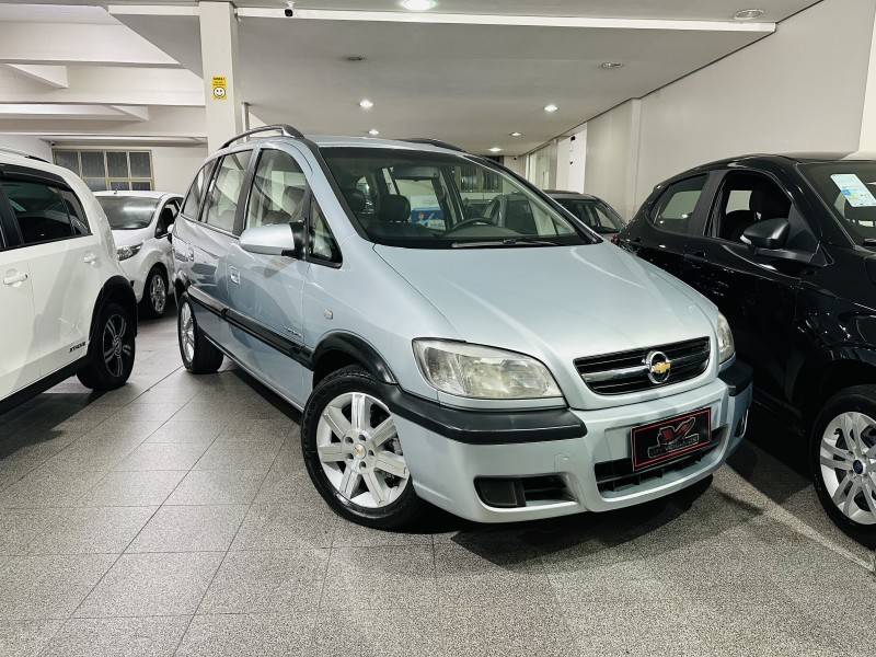 CHEVROLET - ZAFIRA - 2008/2008 - Prata - R$ 35.900,00