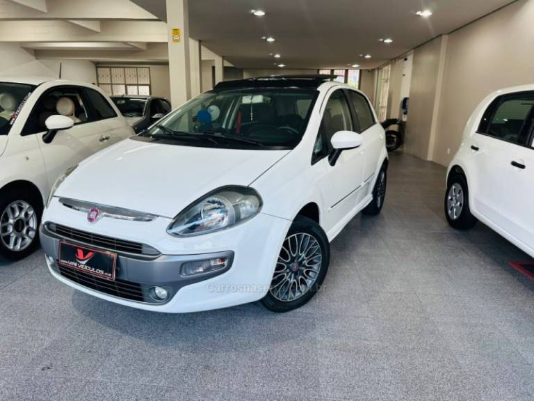 FIAT - PUNTO - 2014/2014 - Branca - R$ 49.900,00