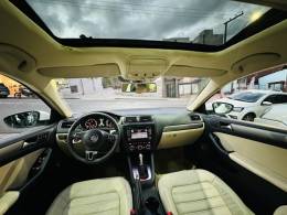 VOLKSWAGEN - JETTA - 2013/2013 - Branca - R$ 73.900,00
