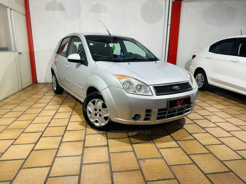 FORD - FIESTA - 2010/2010 - Prata - R$ 28.900,00