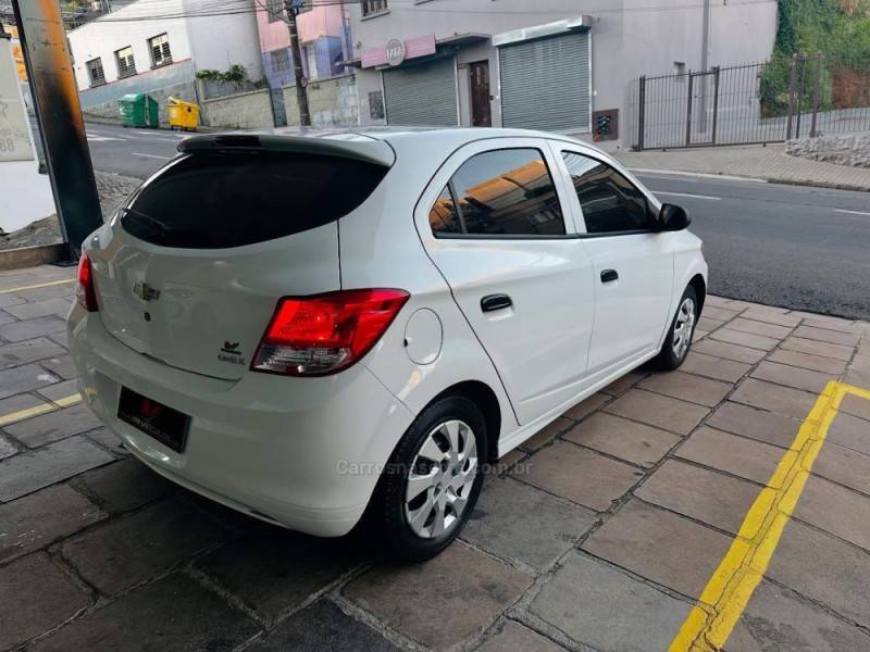 CHEVROLET - ONIX - 2018/2018 - Branca - R$ 47.900,00