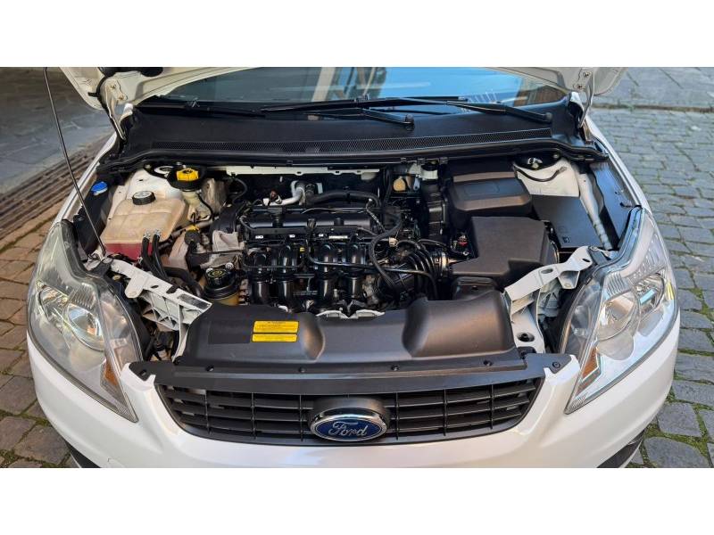 FORD - FOCUS - 2012/2012 - Branca - R$ 43.900,00